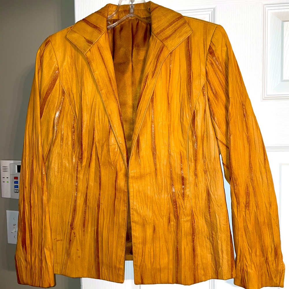Size 6 %100 Leather Blazer Never Worn